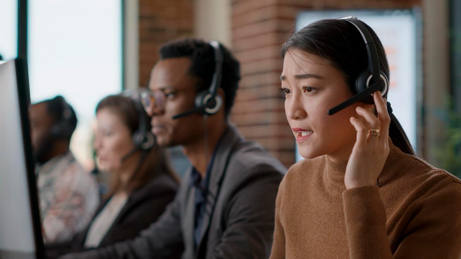 Flightlinkers team helping travelers